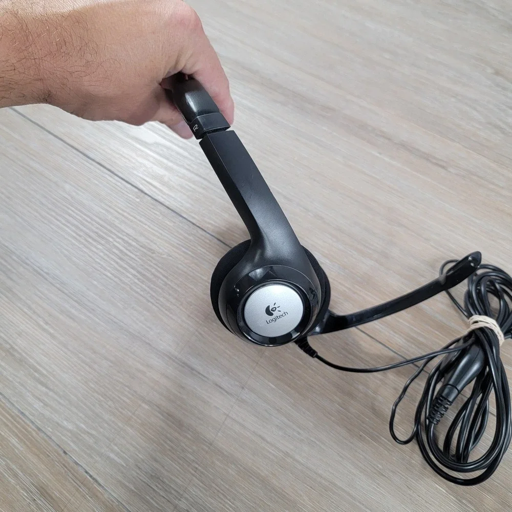 Logitech USB Headset H390 Noise Cancelling Microphone Headphones Black